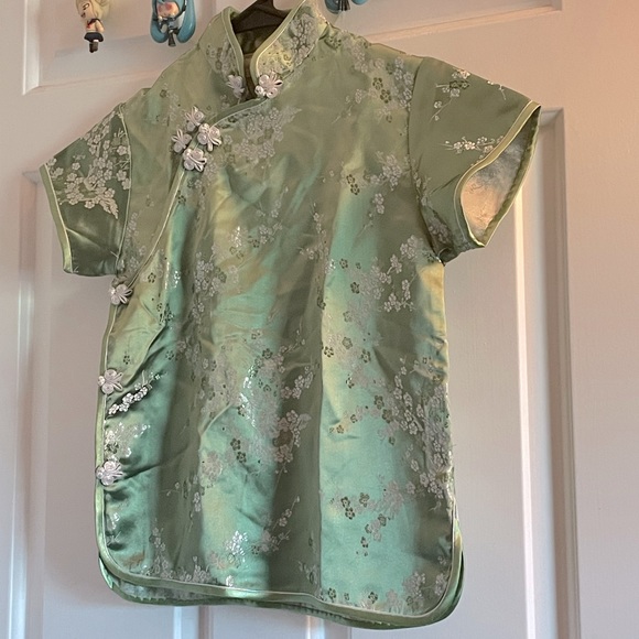 Floral Green Top from Chinatown Chicago - Picture 2 of 6